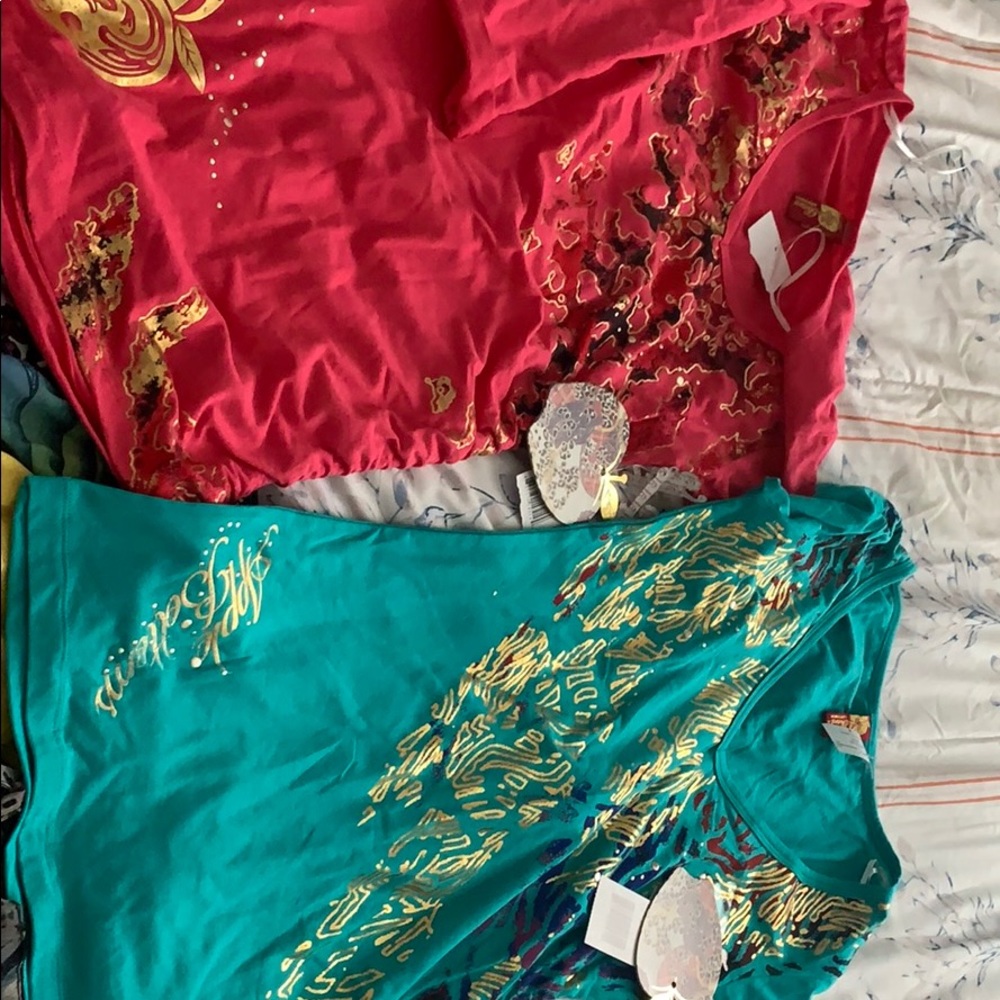 Half sleeve Apple bottom shirts.